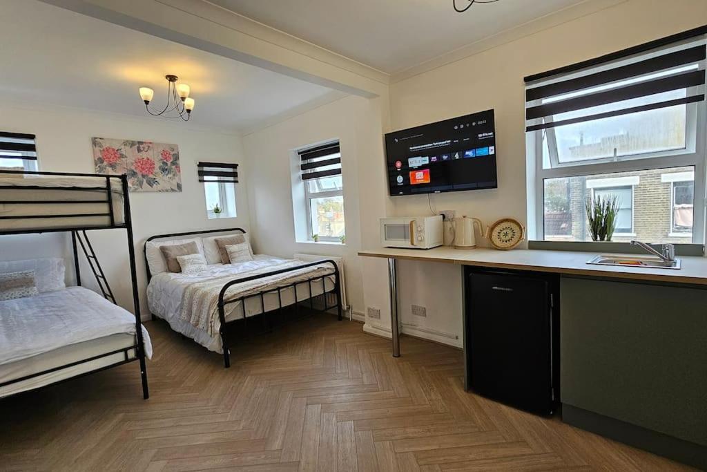 לונדון Newly Renovated Studios & Ensuite Rooms! - Camberwell מראה חיצוני תמונה